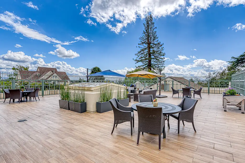 Outdoor Deck with Plantings Outdoor Deck with Plantings